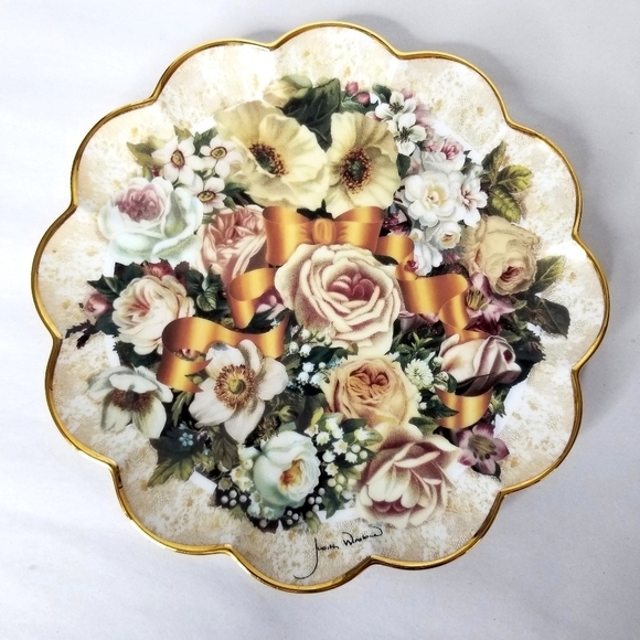 Judith Winslow Rose Beige Decorative Plate  "Bountiful Bouquet" . Franklin Mint - Picture 1 of 3